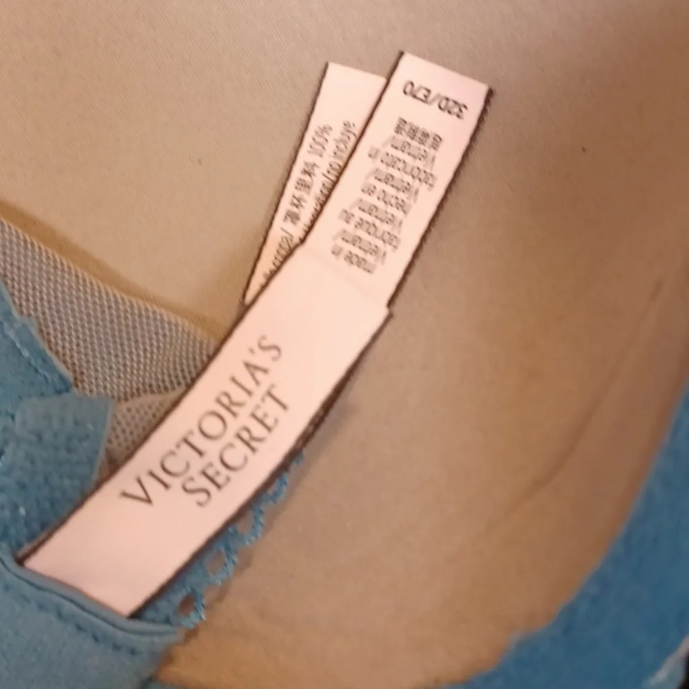 Victoria's Secret Dream Angel Lace Halter Bra - Picture 4 of 4